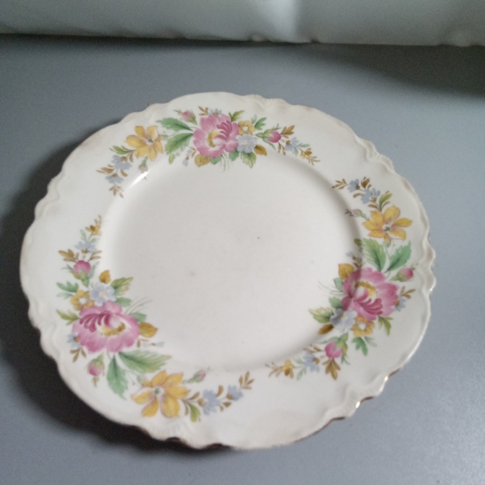 Vintage Homer Laughlin Floral Dinner Plate Scalloped Gold Trim Made in USA 10in